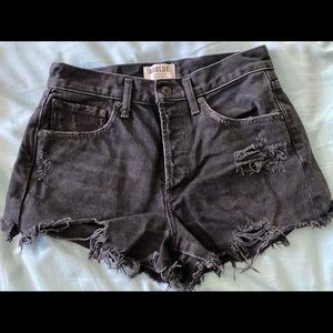 AGOLDE high waisted jean shorts 
Size 24